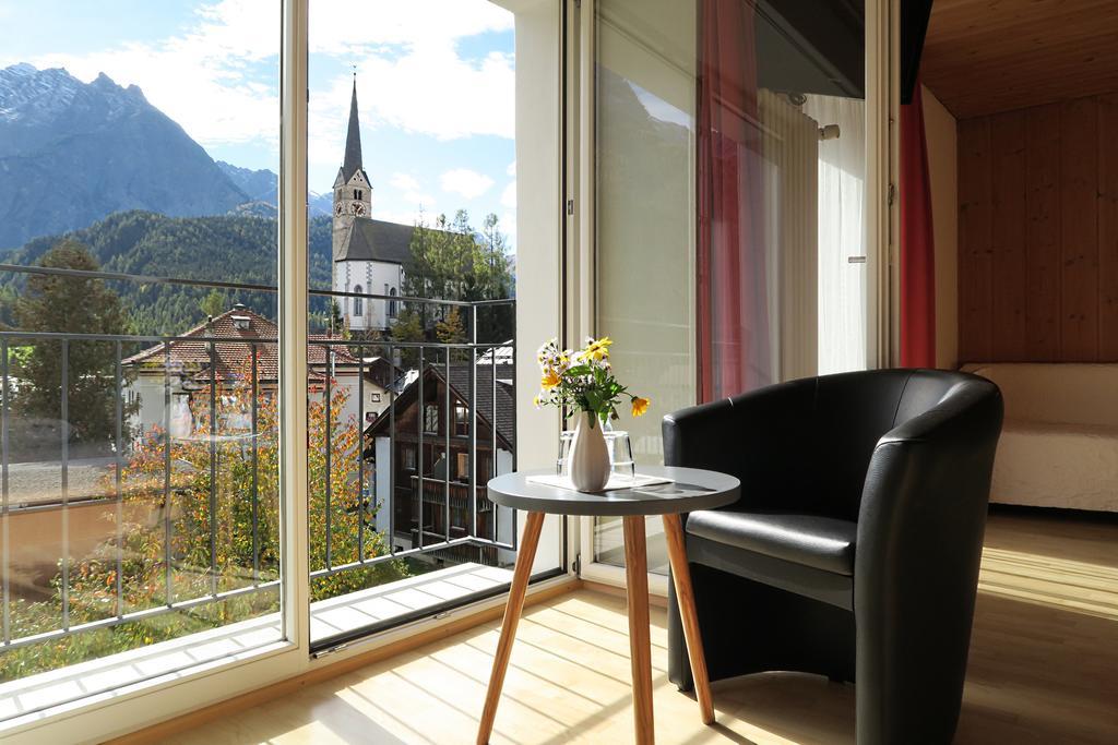 Hotel Restaurant Gabriel Scuol Esterno foto