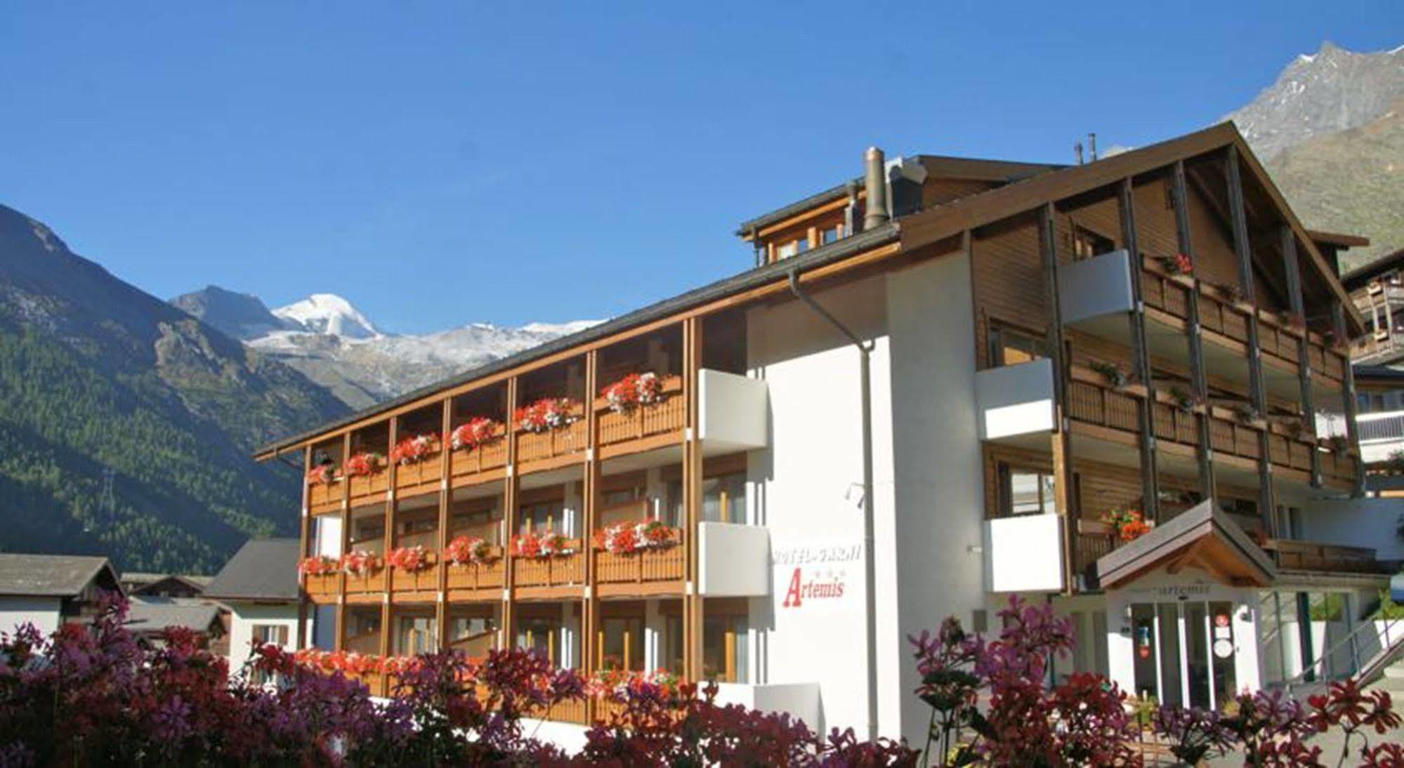 Hotel Restaurant Gabriel Scuol Esterno foto